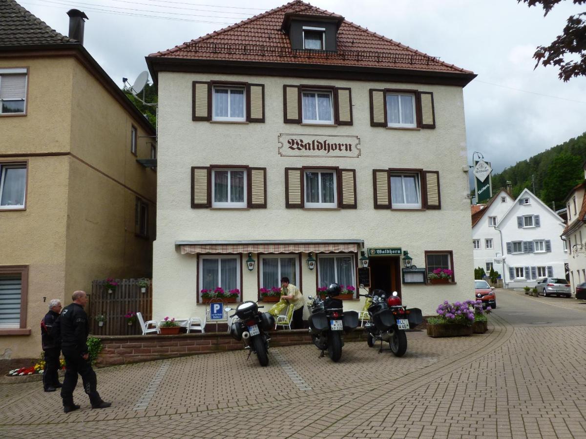 Gasthaus Waldhorn バート・タイナッハ・ツァヴェルシュタイン エクステリア 写真