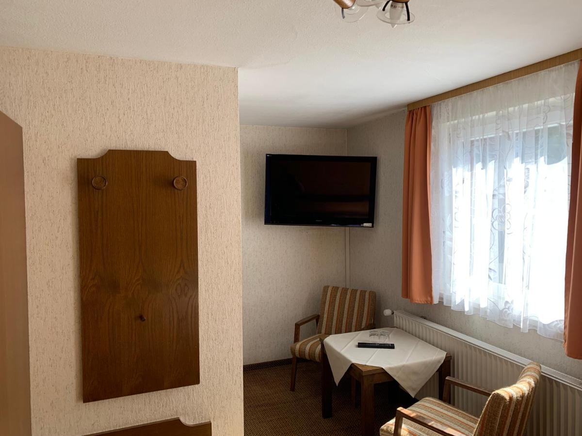 Gasthaus Waldhorn バート・タイナッハ・ツァヴェルシュタイン エクステリア 写真